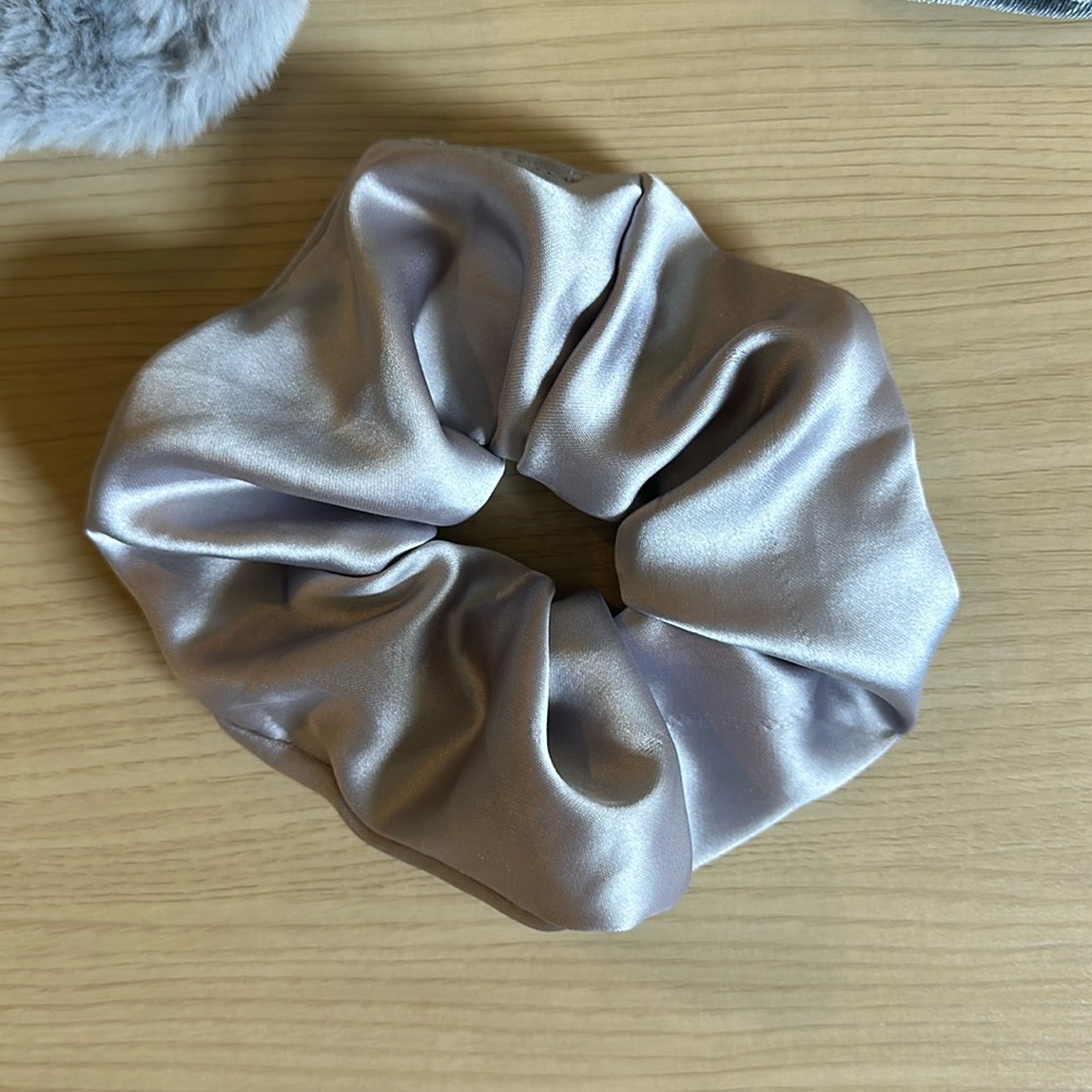 Express Scrunchie Set - Picture 4 of 8